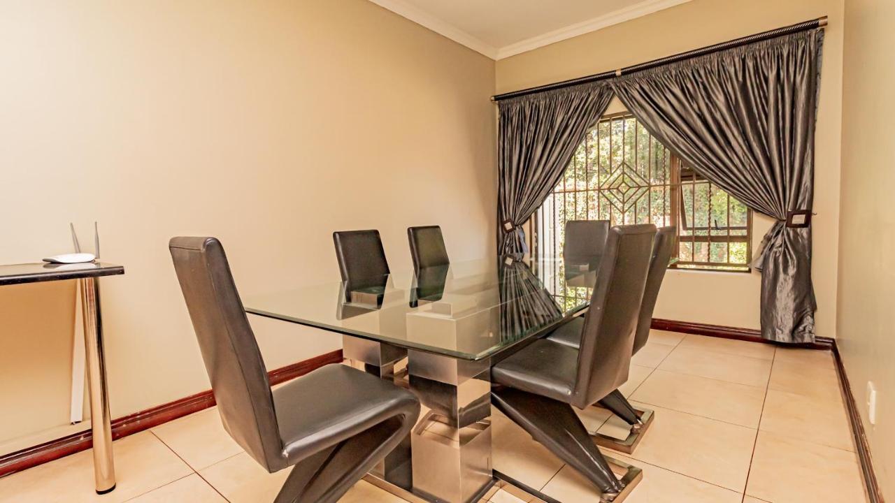 See You There Accommodation 1 Centurion Bagian luar foto