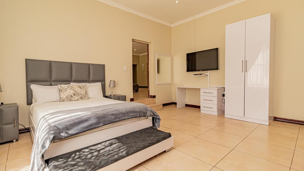 See You There Accommodation 1 Centurion Bagian luar foto